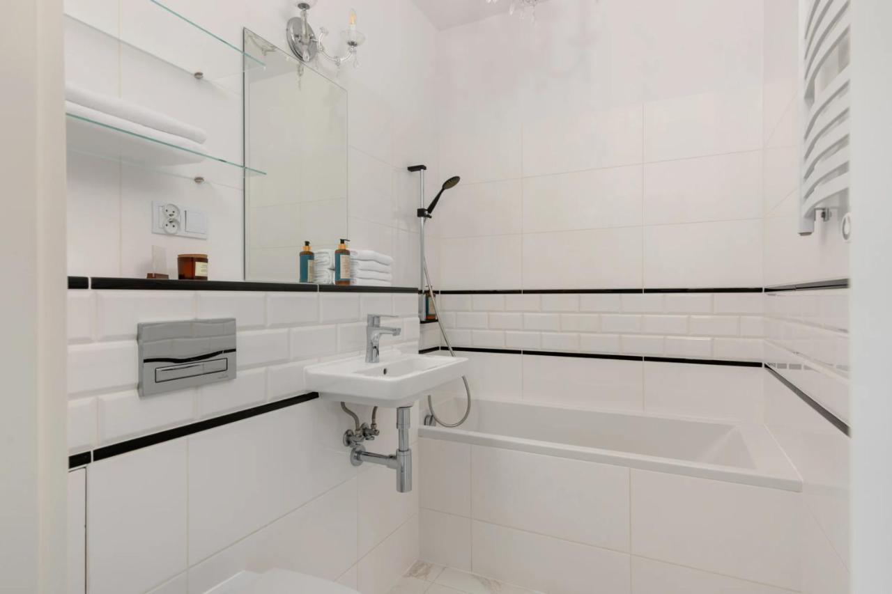 Przestronny Apartament Z Widokiem Na Miasto W Warszawie Warschau Buitenkant foto